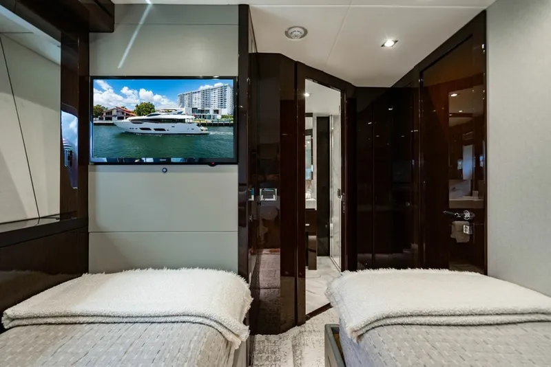 Slide: The Image of Sunseeker 95 Motor Yacht 2019 - 7649283