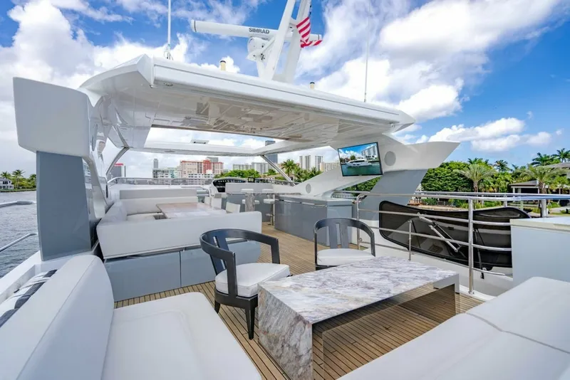 Slide: The Image of Sunseeker 95 Motor Yacht 2019 - 7649230