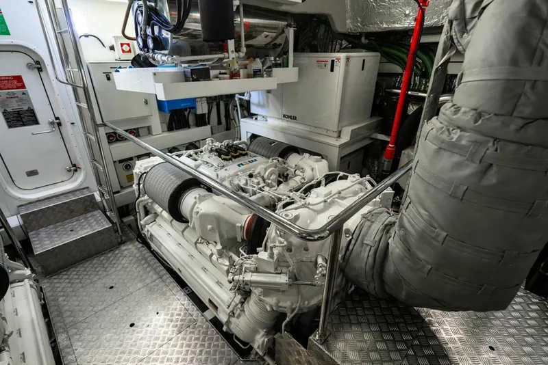 Slide: The Image of Sunseeker 95 Motor Yacht 2019 - 7649309