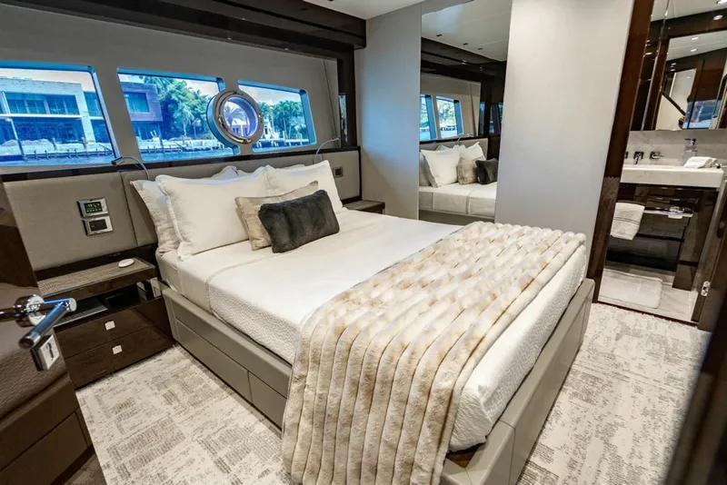 Slide: The Image of Sunseeker 95 Motor Yacht 2019 - 7649270