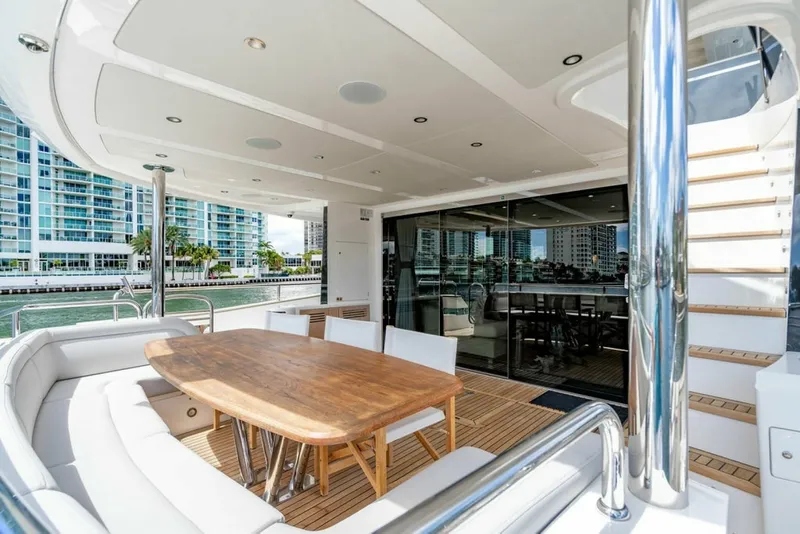 Slide: The Image of Sunseeker 95 Motor Yacht 2019 - 7649218