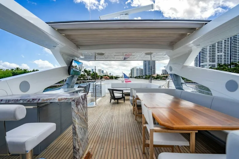 Slide: The Image of Sunseeker 95 Motor Yacht 2019 - 7649233