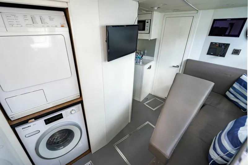 Slide: The Image of Sunseeker 95 Motor Yacht 2019 - 7649299