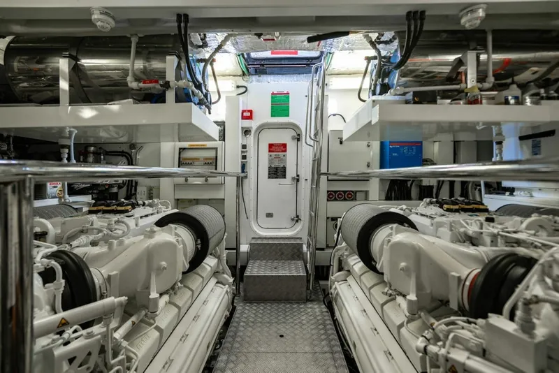 Slide: The Image of Sunseeker 95 Motor Yacht 2019 - 7649308