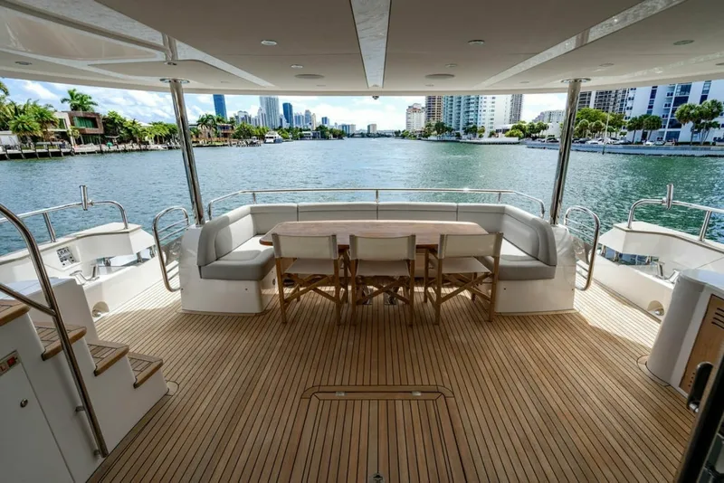 Slide: The Image of Sunseeker 95 Motor Yacht 2019 - 7649222