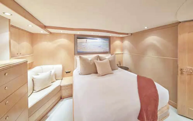 Slide: The Image of Crescent 127 2000 - 6012709