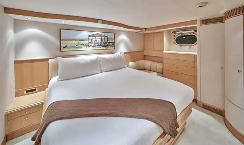 Slide: The Image of Crescent 127 2000 - 6012706