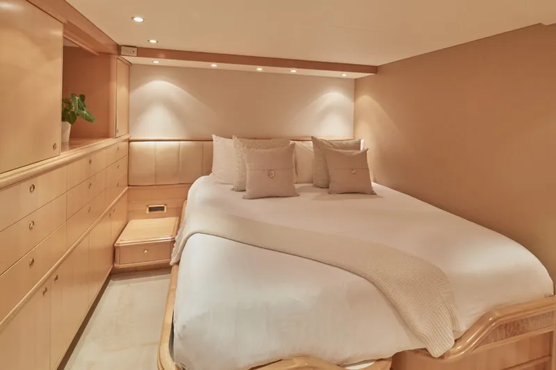 Slide: The Image of Crescent 127 2000 - 6019615