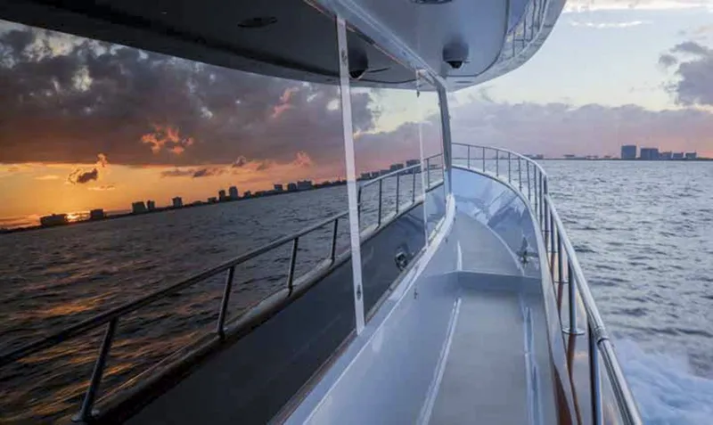 Slide: The Image of Crescent 127 2000 - 6012717