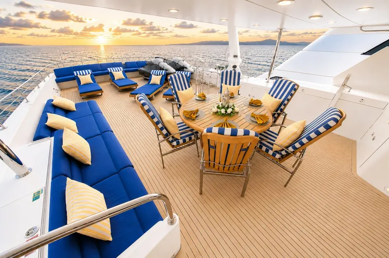 Slide: The Image of 041 Skylounge Aft Deck - 6262385