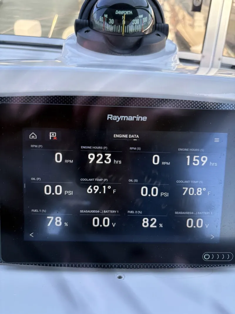 Slide: The Image of Meridian 411 Sedan 2005 - 6013070