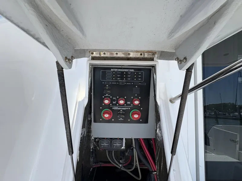 Slide: The Image of Meridian 411 Sedan 2005 - 6013092