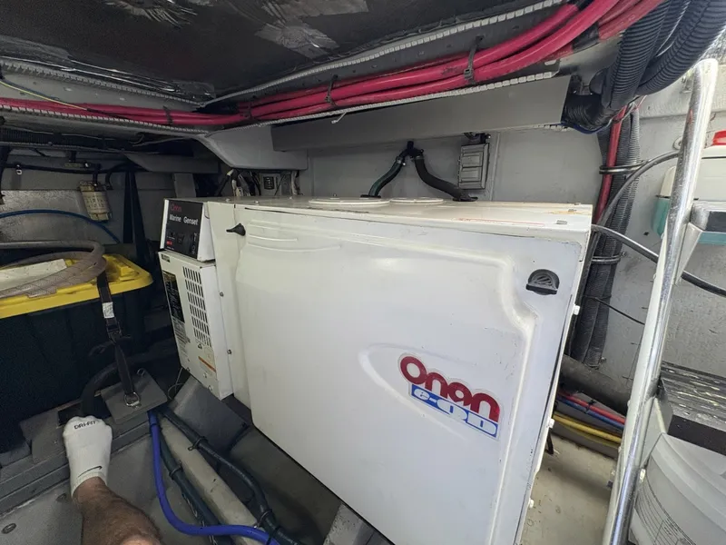 Slide: The Image of Meridian 411 Sedan 2005 - 6013094