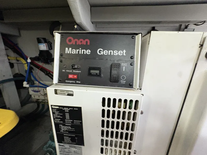 Slide: The Image of Meridian 411 Sedan 2005 - 6013095