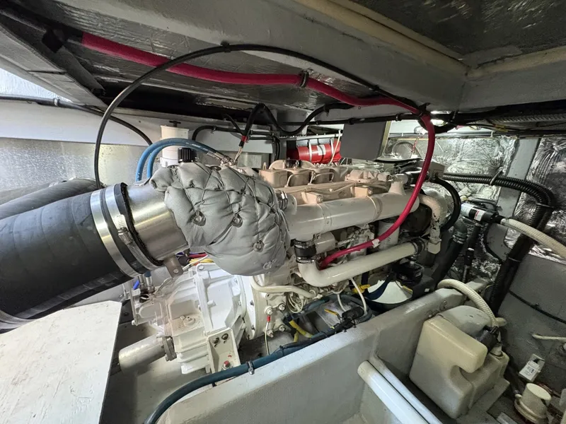 Slide: The Image of Meridian 411 Sedan 2005 - 6013096