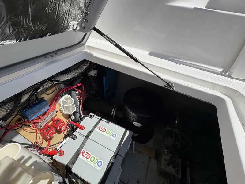 Slide: The Image of Meridian 411 Sedan 2005 - 6013098