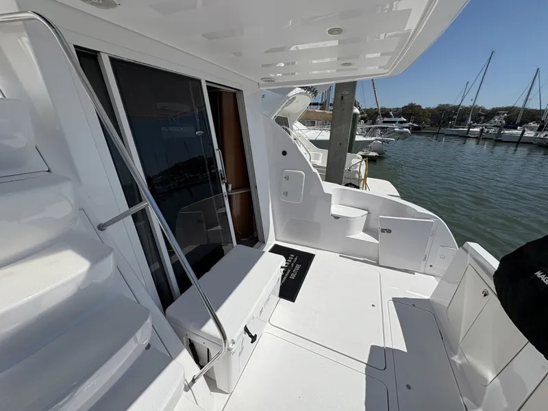 Slide: The Image of Meridian 411 Sedan 2005 - 6013065