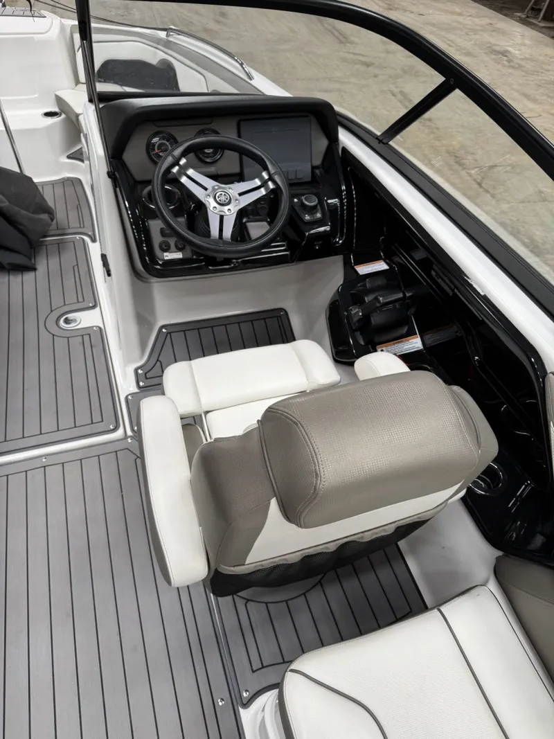 Slide: The Image of Yamaha 212 Limited S 2018 - 6013401