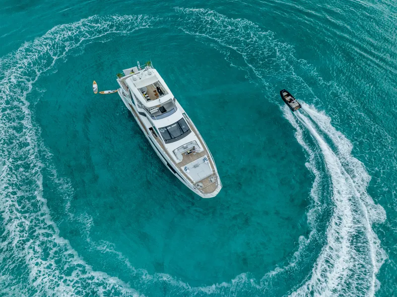 Slide: The Image of Azimut GRANDE 27M 2020 - 6013473