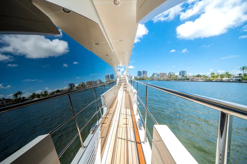 Slide: The Image of Azimut GRANDE 27M 2020 - 7269459