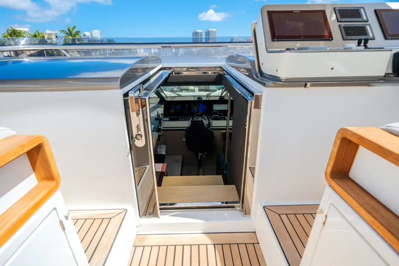 Slide: The Image of Azimut GRANDE 27M 2020 - 7269472