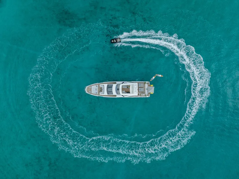 Slide: The Image of Azimut GRANDE 27M 2020 - 6013469