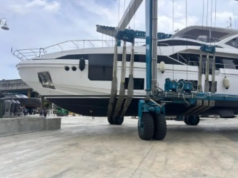 Slide: The Image of Azimut GRANDE 27M 2020 - 7269480