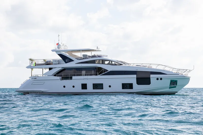Slide: The Image of Azimut GRANDE 27M 2020 - 6013472