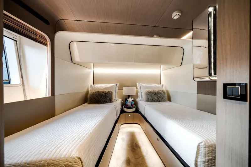 Slide: The Image of Azimut GRANDE 27M 2020 - 7269443