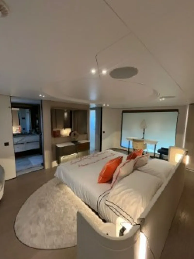 Slide: The Image of Azimut GRANDE 36M 2024 - 6013495