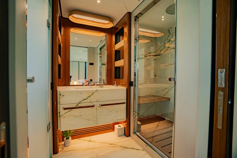 Slide: The Image of Azimut GRANDE 36M 2024 - 6827254