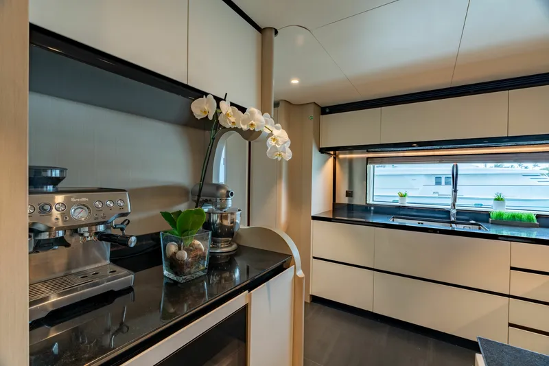 Slide: The Image of Azimut GRANDE 36M 2024 - 6827279