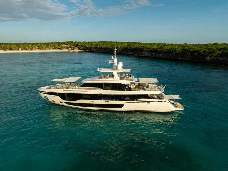 Slide: The Image of Azimut GRANDE 36M 2024 - 6827184
