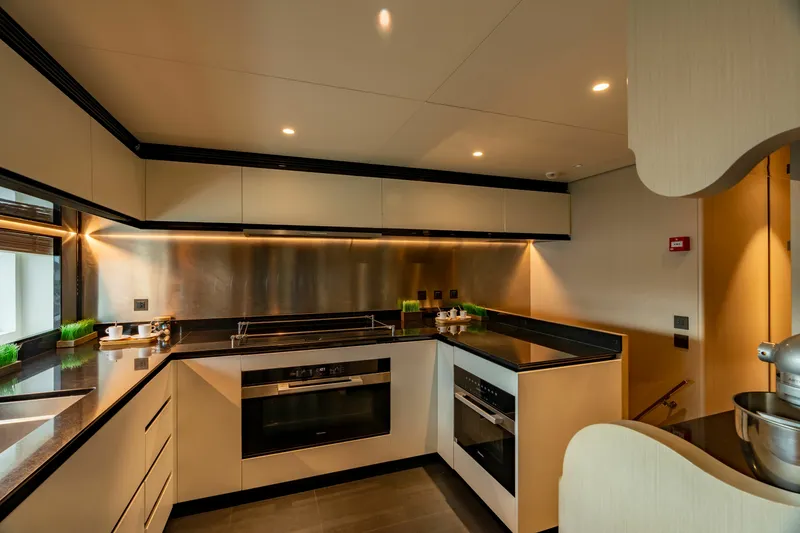 Slide: The Image of Azimut GRANDE 36M 2024 - 6827275