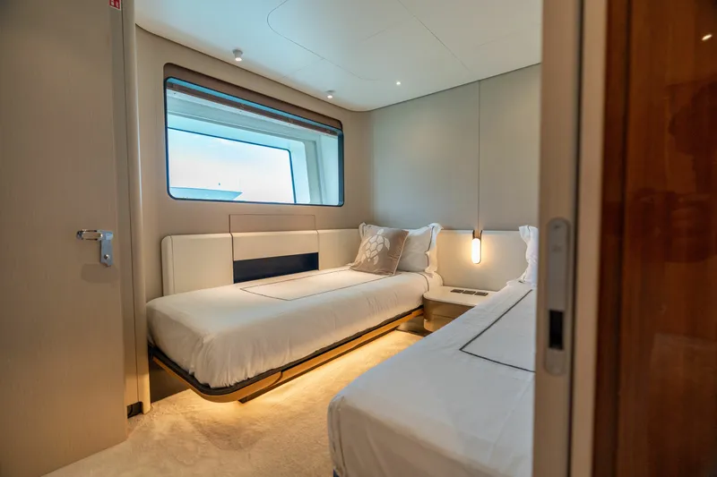 Slide: The Image of Azimut GRANDE 36M 2024 - 6827266