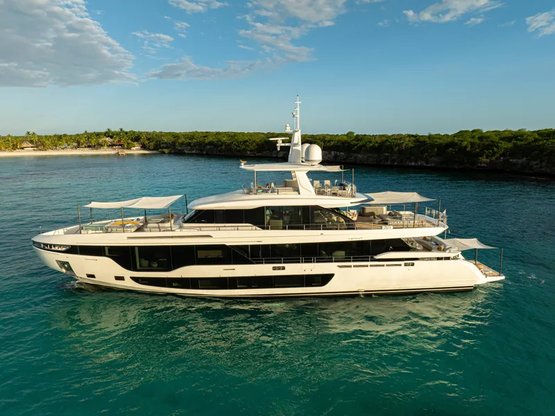 Slide: The Image of Azimut GRANDE 36M 2024 - 6827190