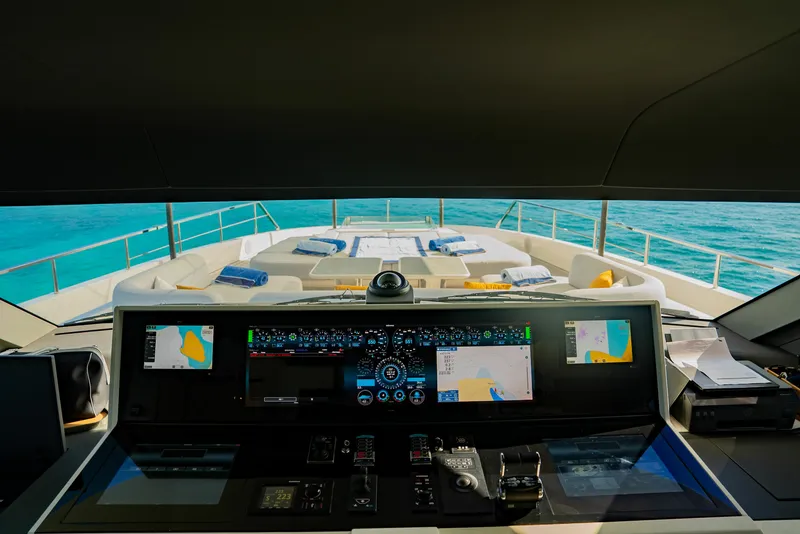 Slide: The Image of Azimut GRANDE 36M 2024 - 6827270
