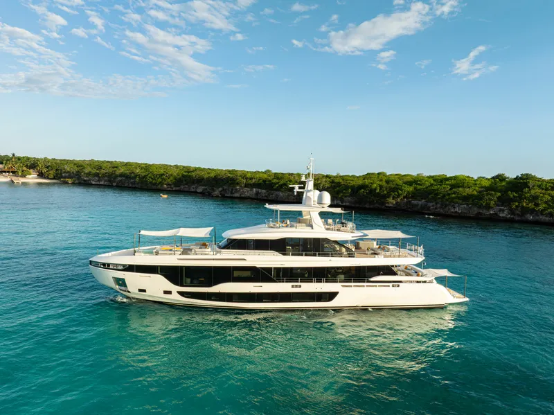 Slide: The Image of Azimut GRANDE 36M 2024 - 6827183