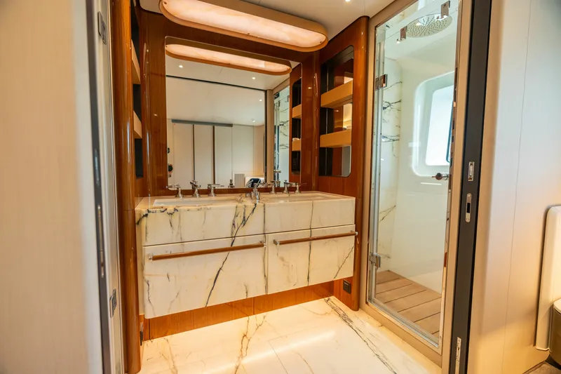 Slide: The Image of Azimut GRANDE 36M 2024 - 6827260
