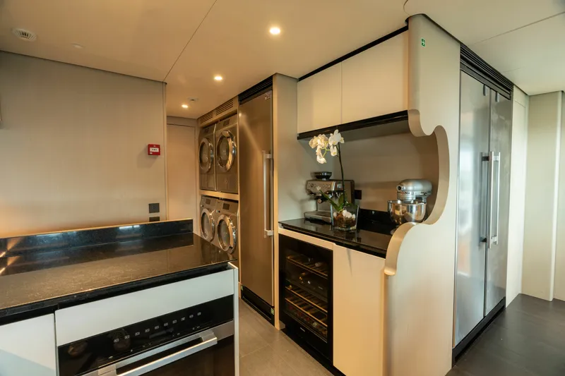 Slide: The Image of Azimut GRANDE 36M 2024 - 6827277