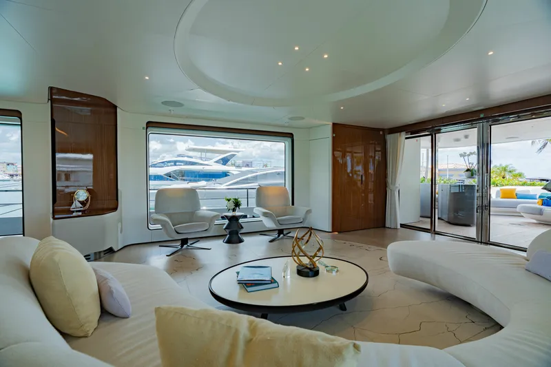 Slide: The Image of Azimut GRANDE 36M 2024 - 6827241