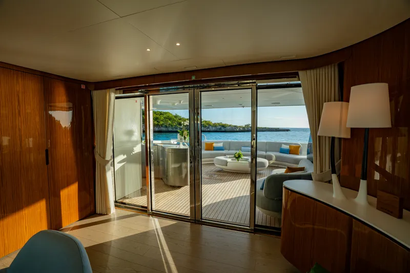 Slide: The Image of Azimut GRANDE 36M 2024 - 6827235