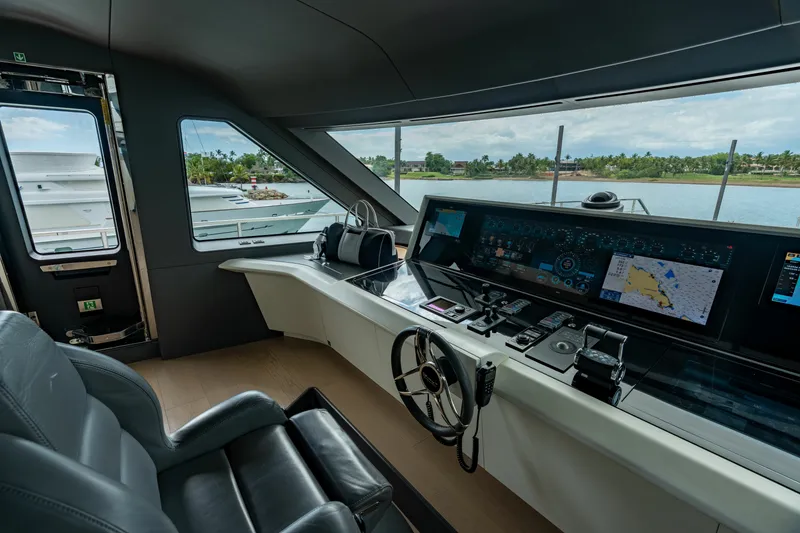 Slide: The Image of Azimut GRANDE 36M 2024 - 6827271