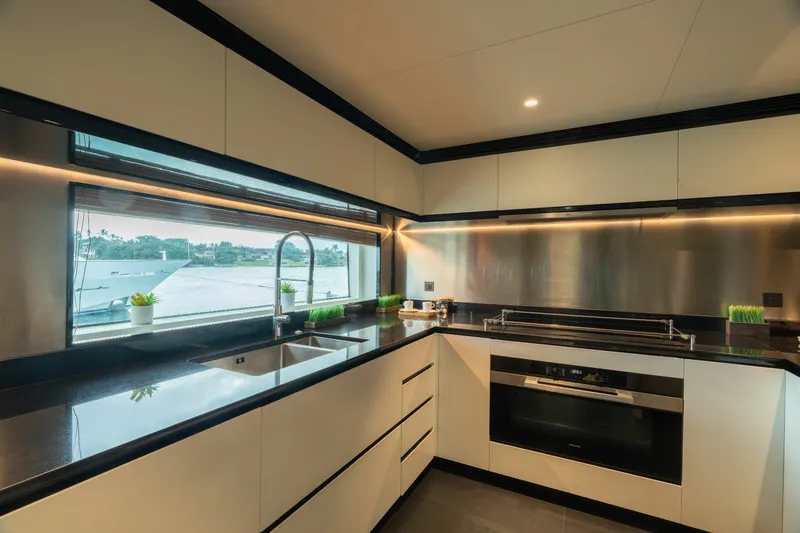 Slide: The Image of Azimut GRANDE 36M 2024 - 6827274
