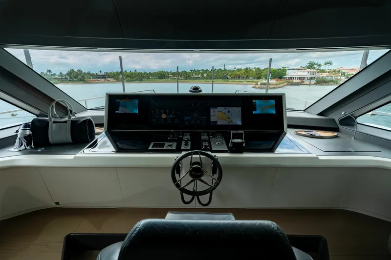 Slide: The Image of Azimut GRANDE 36M 2024 - 6827269