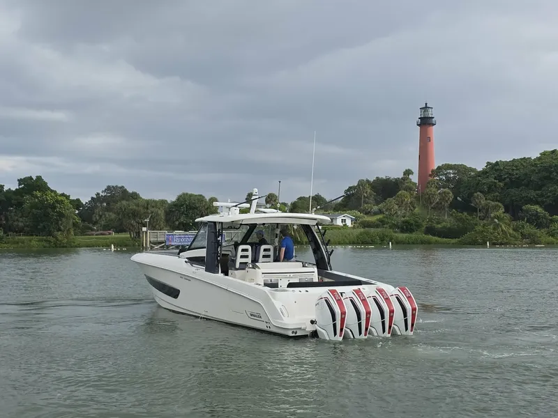 Slide: The Image of 2021 Boston Whaler 420 Outrage BFT- Profile 2021 Boston Whaler 420 Outrage BFT - 7655127