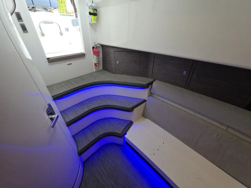 Slide: The Image of 2021 Boston Whaler 420 Outrage BFT-Profile 2021 Boston Whaler 420 Outrage BFT - 7655198