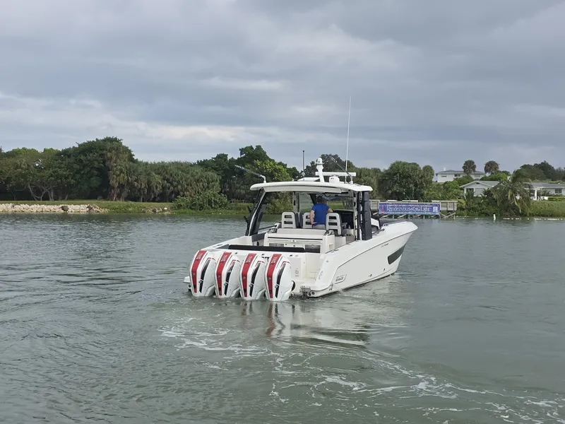 Slide: The Image of 2021 Boston Whaler 420 Outrage BFT- Profile 2021 Boston Whaler 420 Outrage BFT - 7655131
