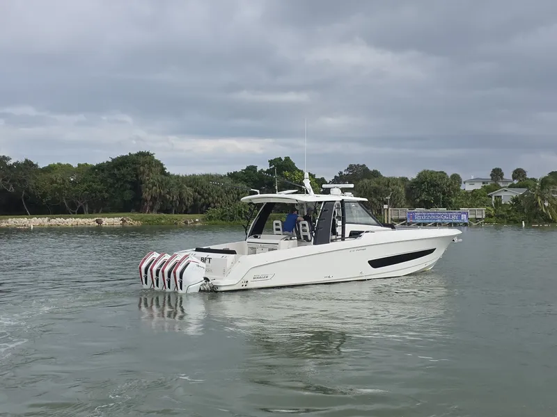 Slide: The Image of 2021 Boston Whaler 420 Outrage BFT- Profile 2021 Boston Whaler 420 Outrage BFT - 6017787
