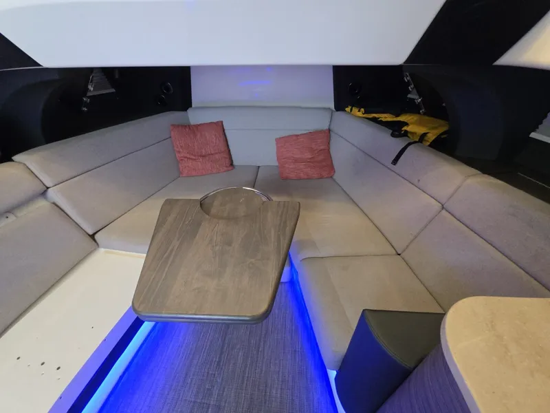Slide: The Image of 2021 Boston Whaler 420 Outrage BFT-Profile 2021 Boston Whaler 420 Outrage BFT - 7655197